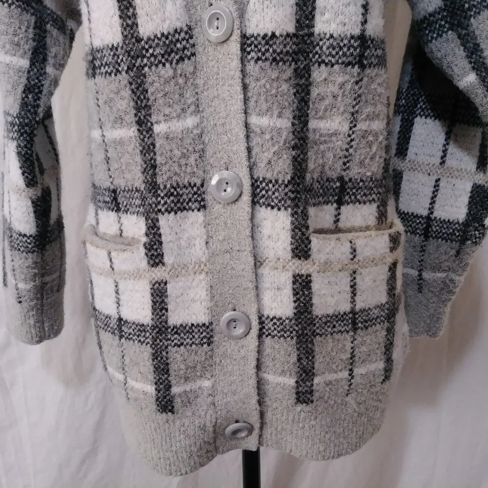 Cyrus Plaid Button Down Cardigan Sweater Grey White Charcoal Tan Small - Picture 6 of 10